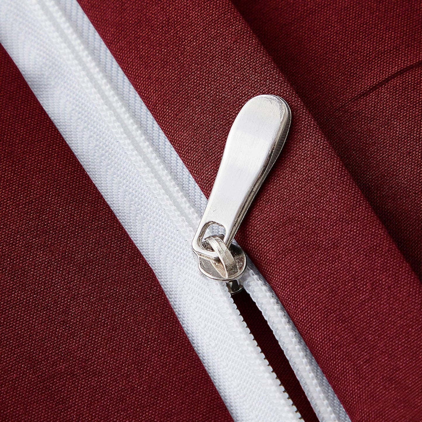 Burgundy Red Queen 3-Piece Duvet Cover Set - Soft, Luxurious Pinch Pleat Design