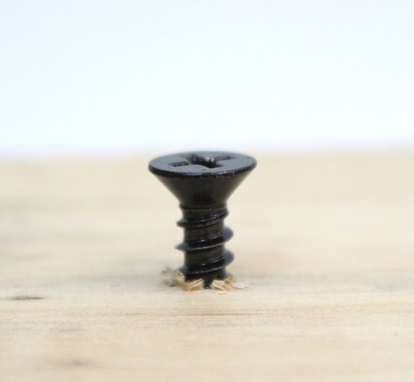 Durable #8 x 3/8'' Black Stainless Steel Flat Head Phillips Wood Screws, 25 Piece Set, Ideal for Saltwater and Freshwater Environments