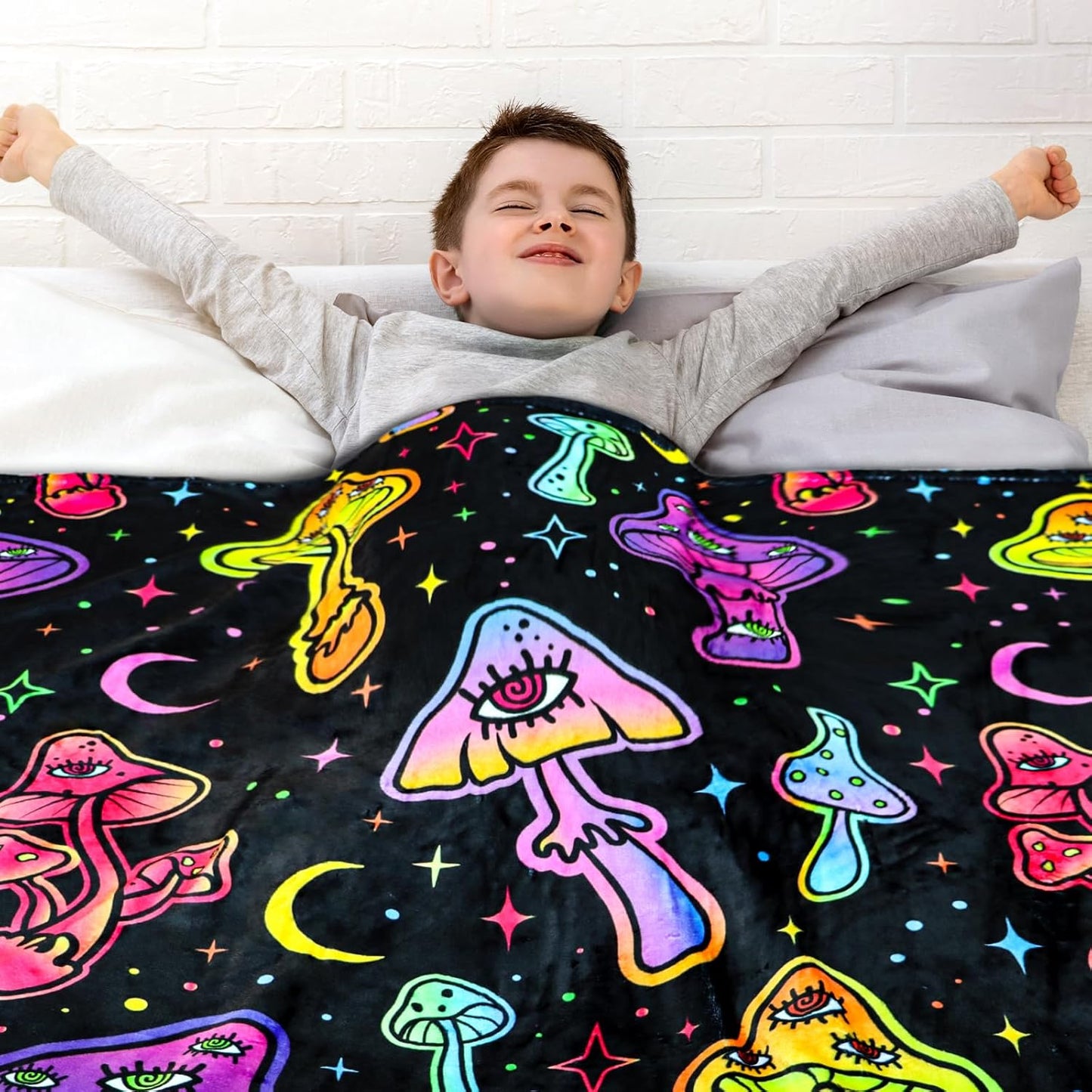 Psychedelic Mushroom Themed Throw Blanket for Couch, Bed - Soft & Cozy, 50" x 60