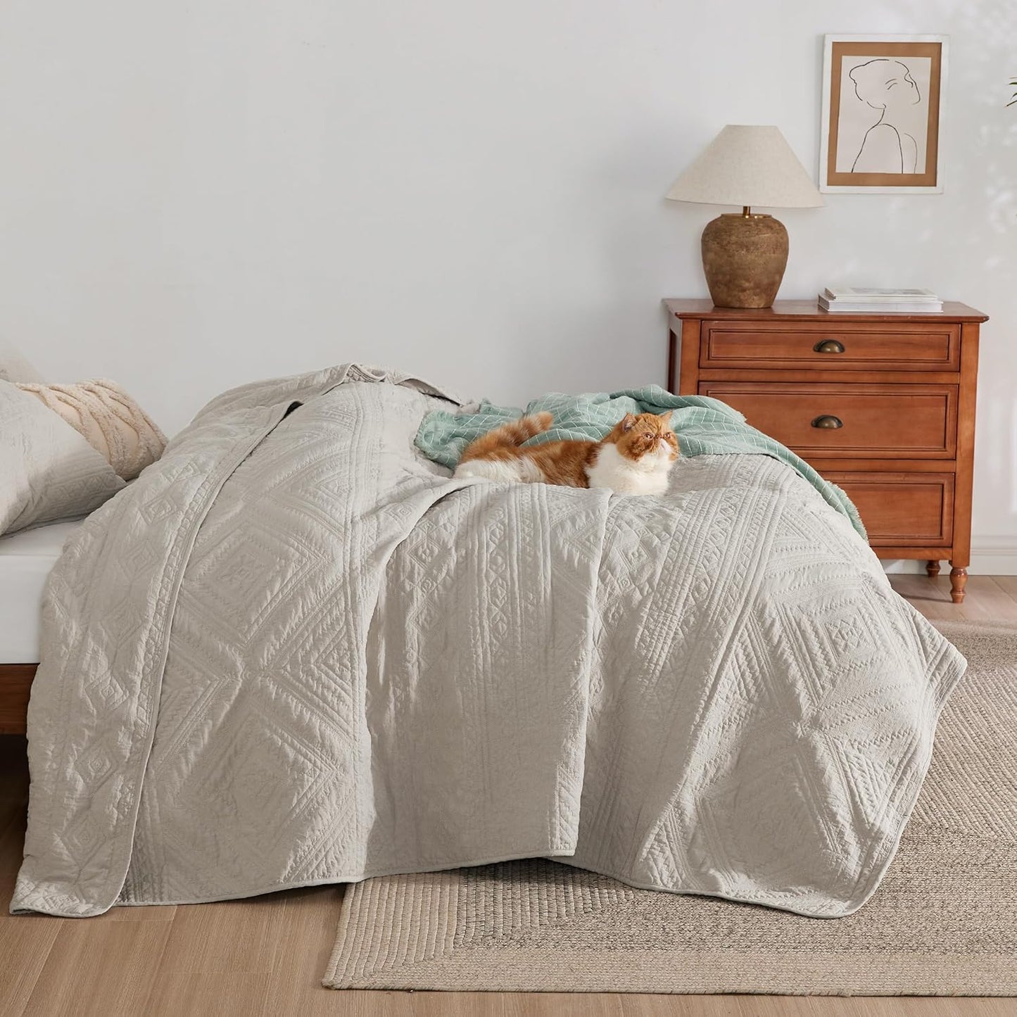 Boho Quilt Queen Size Set: Modern Geometric Pattern, Soft & Lightweight - Ideal for All Seasons