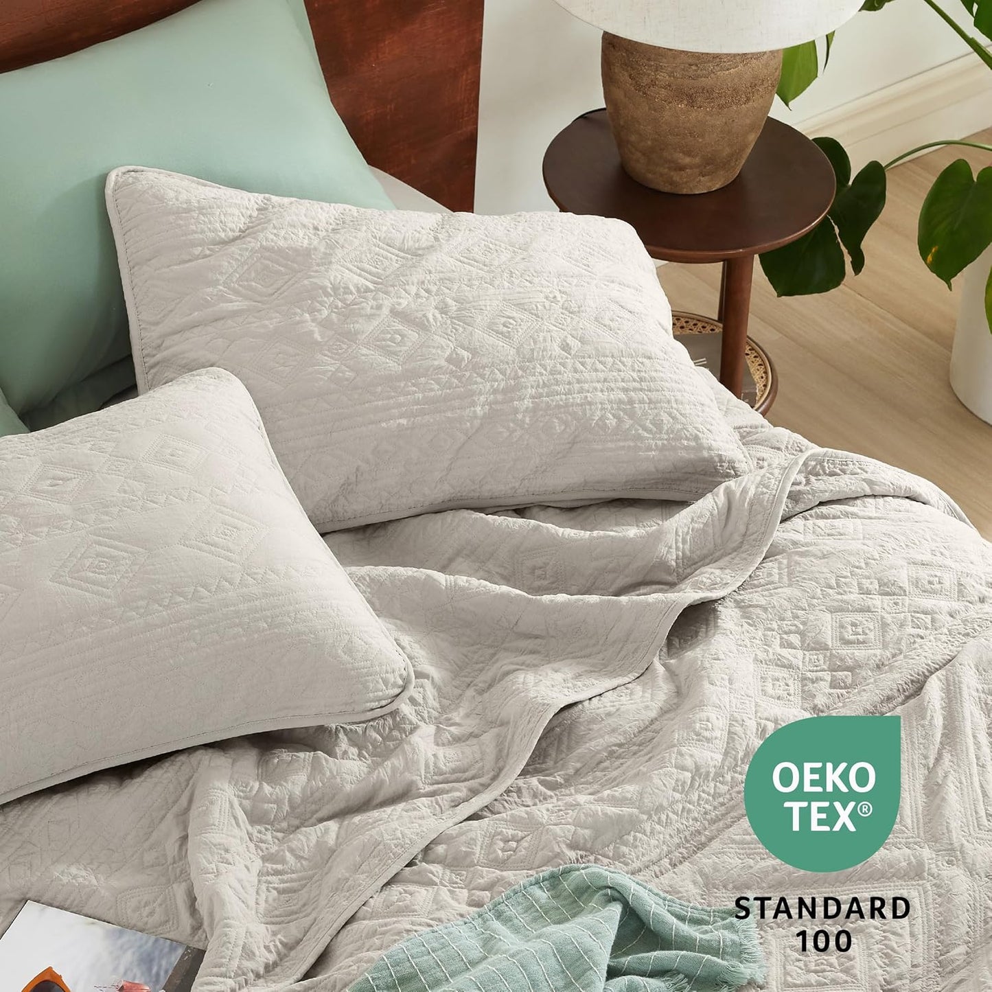 Boho Quilt Queen Size Set: Modern Geometric Pattern, Soft & Lightweight - Ideal for All Seasons